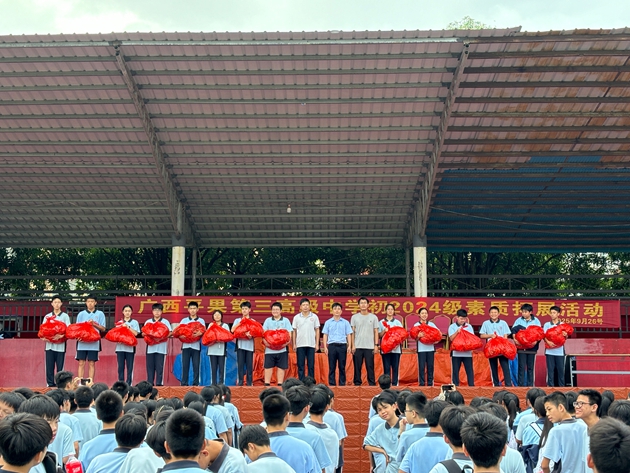 释压悦心，共绘青春 