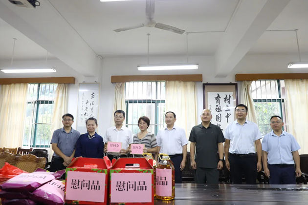 情系教育暖师心，慰问