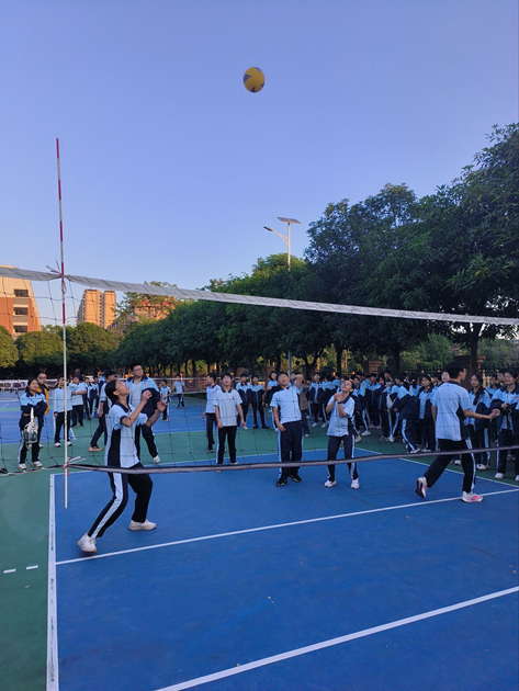  气满球场逐热血 排