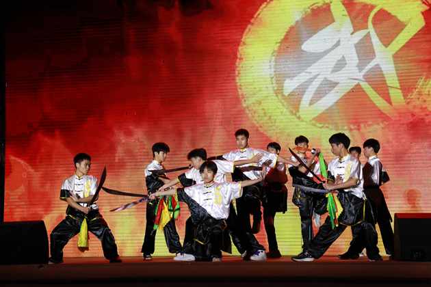 廿载风华正茂，三中再