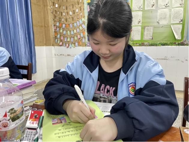 放松心情 释放情绪  九年级开学考后心理解压活动320.jpg