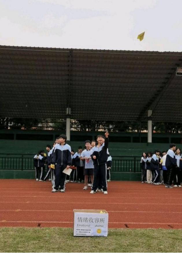放松心情 释放情绪  九年级开学考后心理解压活动441.jpg