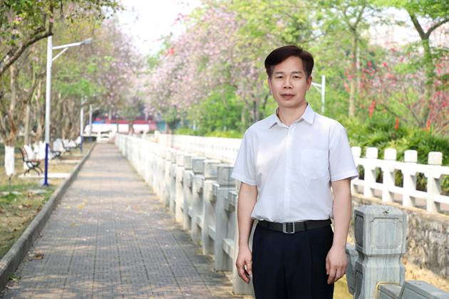 黄影.jpg