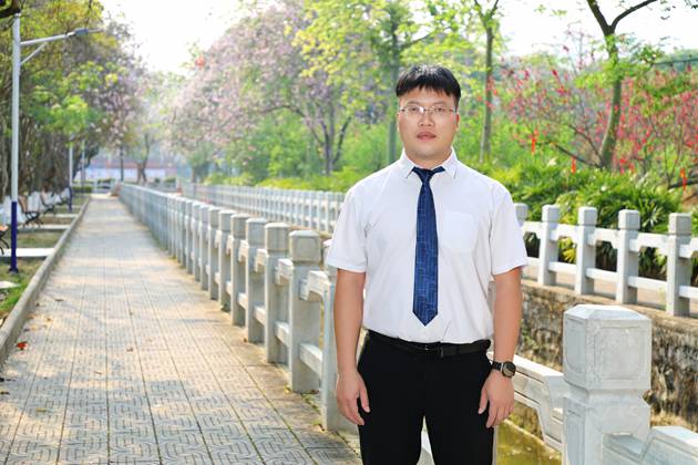 李育冰.jpg
