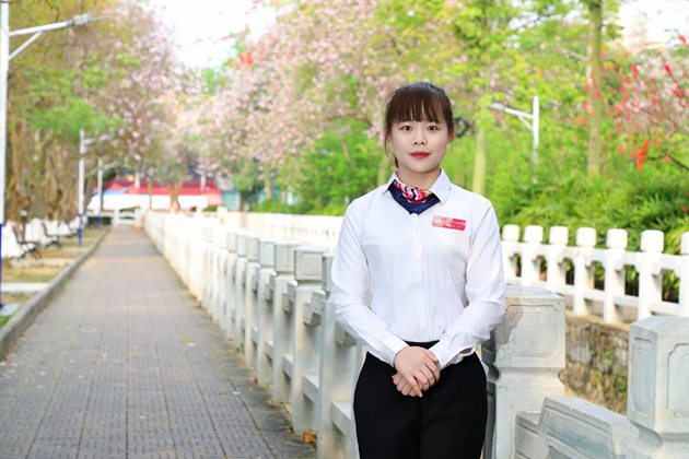 黄婉秋.jpg