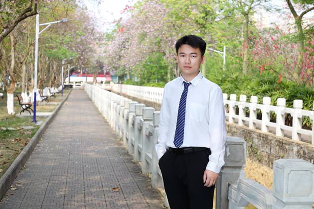 李曜任.jpg