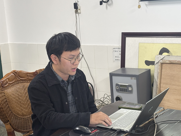 1764314063153646.jpg 覃冠英副组长.jpg