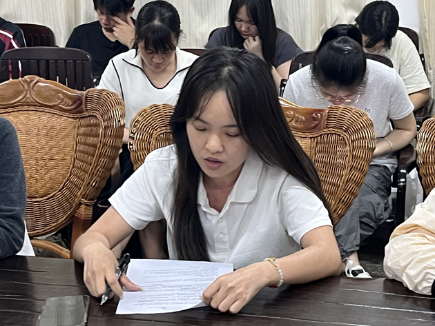 1776155613503909.jpg 英语组黄霄老师发言.jpg