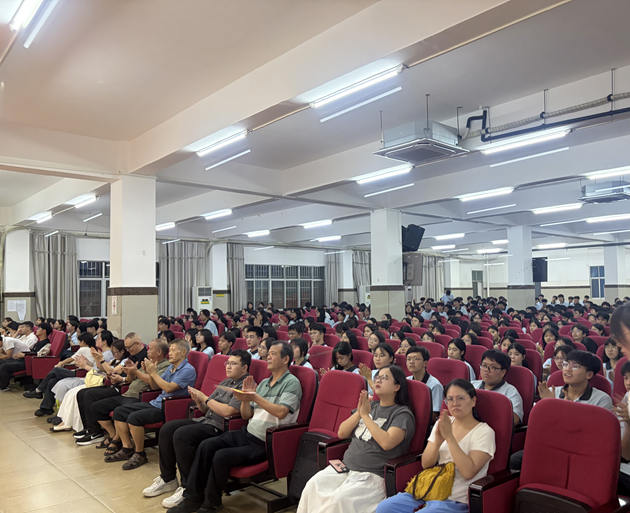 现场师生图片3.jpg